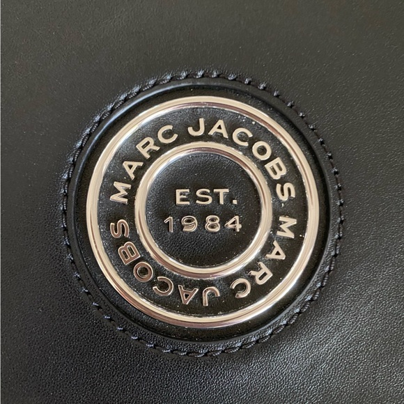 Marc Jacobs Black Messenger Insignia Crossbody Bag - Picture 12 of 12